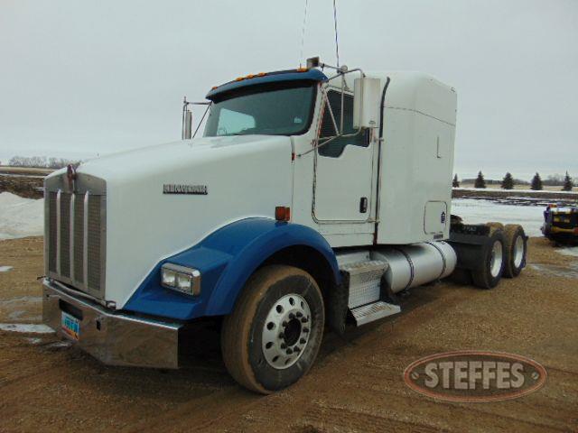 2004 Kenworth T800_1.jpg